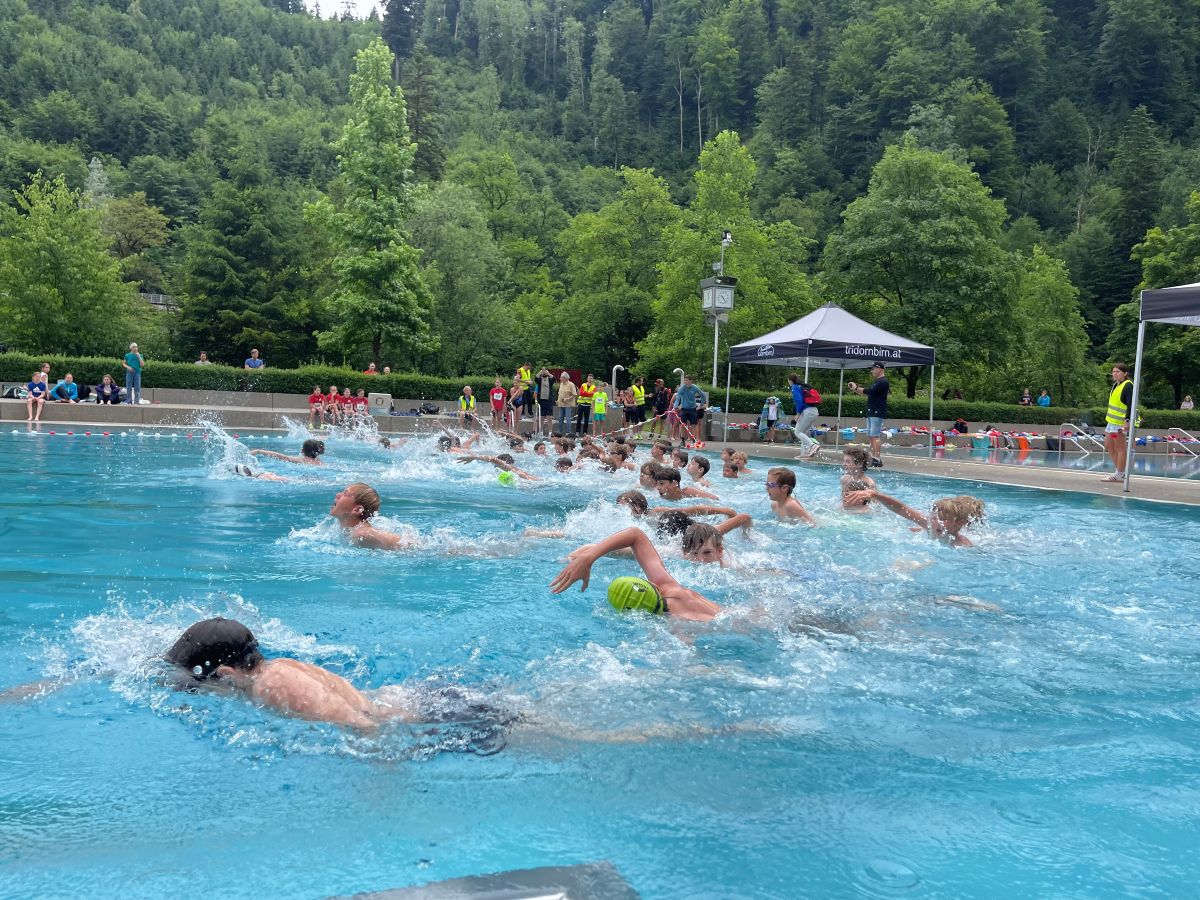 Erfolgreiche Teilnahme am 23. Skinfit-Schulaquathlon
